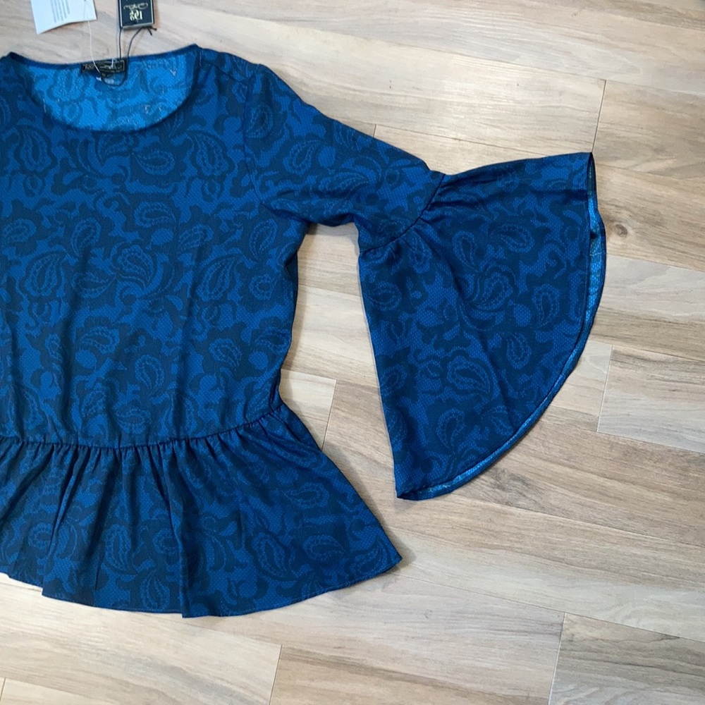 3/$45 DG2 by Diane Gilman top bell sleeve blouse abstract paisley print boho XS - Picture 11 of 17